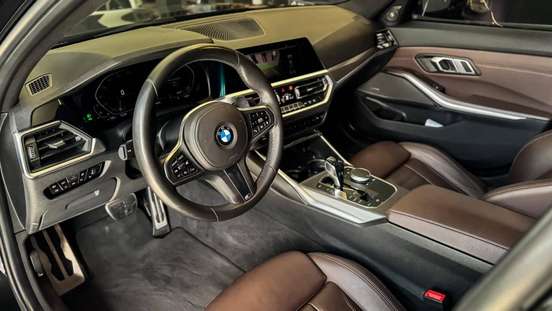 BMW-320i-2019