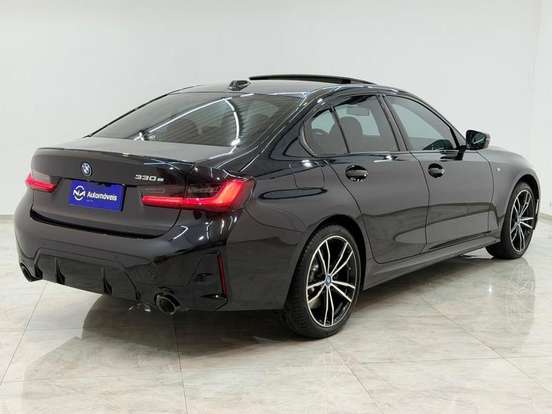 BMW-330e-2024