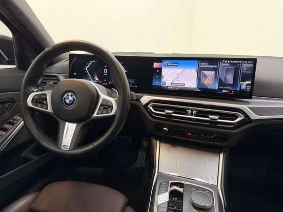 BMW-330e-2024