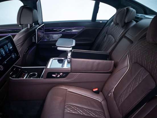 BMW-750Li-2016