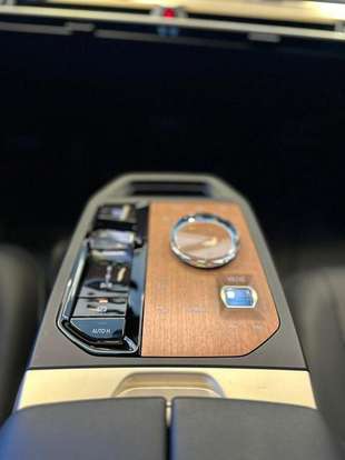 BMW-iX-2024