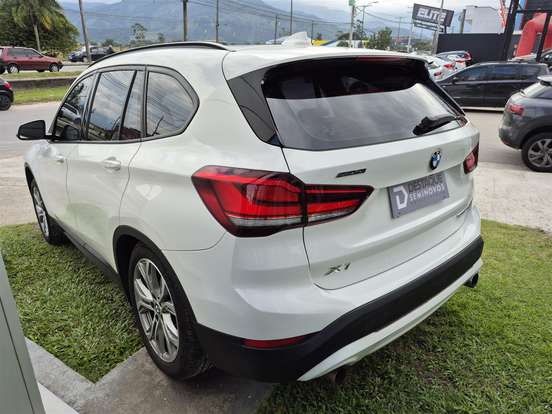 BMW-X1-2021