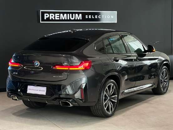 BMW-X4-2022