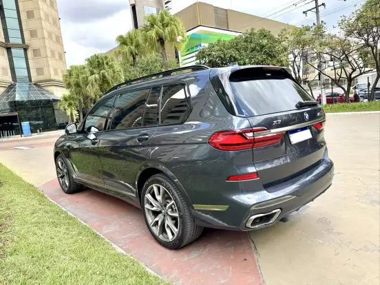 BMW-X7-2020