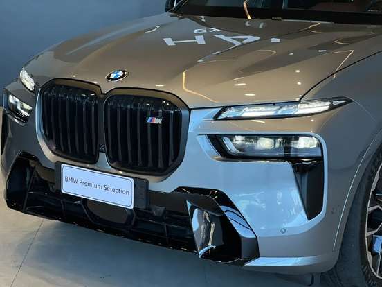BMW-X7-2024