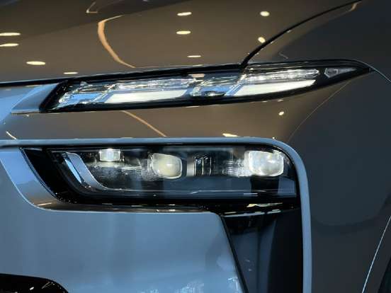 BMW-X7-4.4 V8 GASOLINA M60i STEPTRONIC BMW-X7-2024