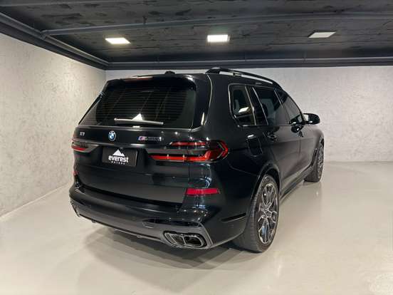 BMW-X7-2024