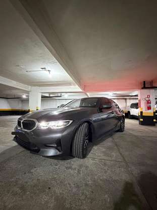 BMW-320i-2022