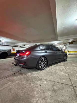 BMW-320i-2022