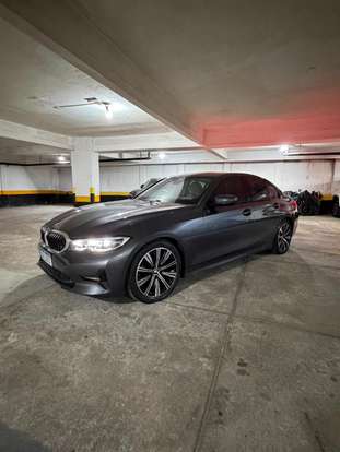 BMW-320i-2022