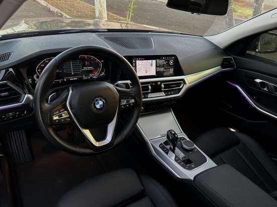 BMW-320i-2021