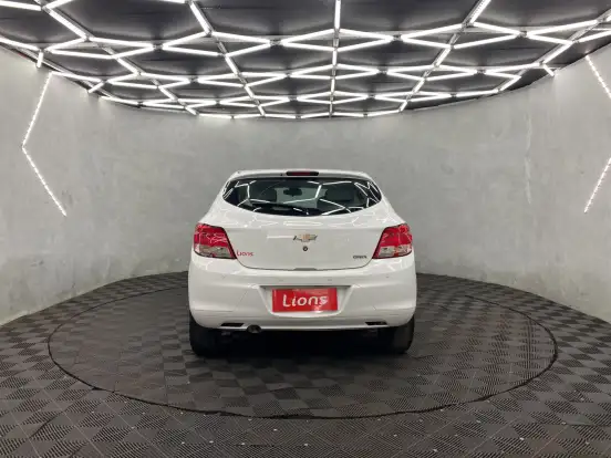 CHEVROLET-ONIX-2015
