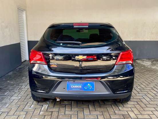 CHEVROLET-ONIX-2017