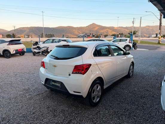 CHEVROLET-ONIX-2018