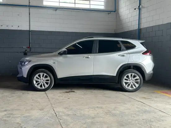 CHEVROLET-TRACKER-2023