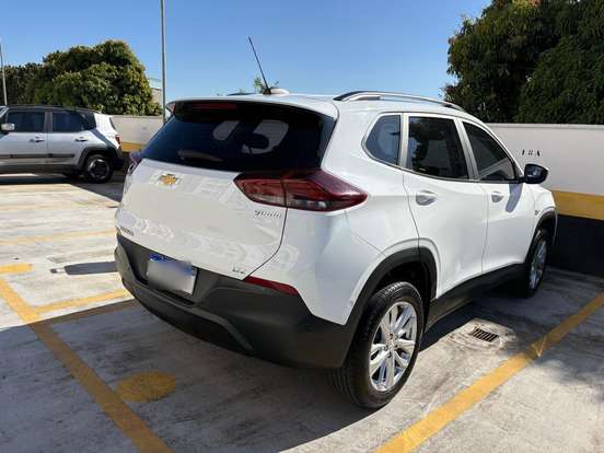 CHEVROLET-TRACKER-2023