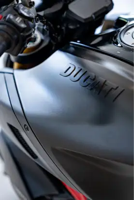 DUCATI-DIAVEL 1260 S-2023
