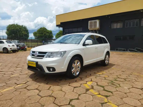 FIAT FREEMONT 2.4 EMOTION 16V GASOLINA 4P AUTOMÁTICO