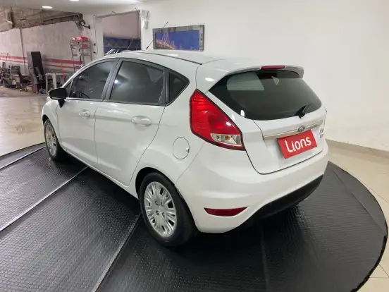 FORD-FIESTA-2015