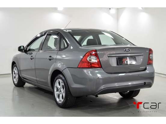 FORD-FOCUS-2012