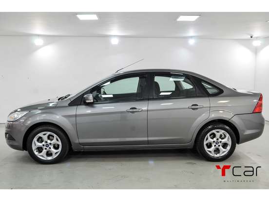 FORD-FOCUS-2012