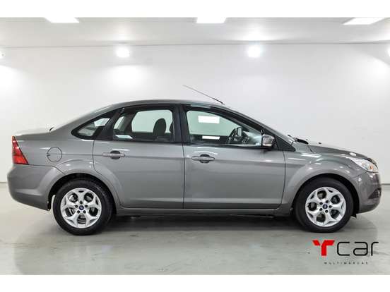 FORD-FOCUS-2012