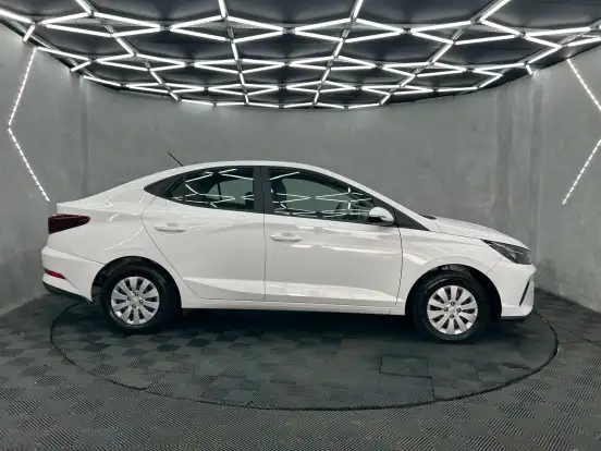 HYUNDAI-HB20S-2024