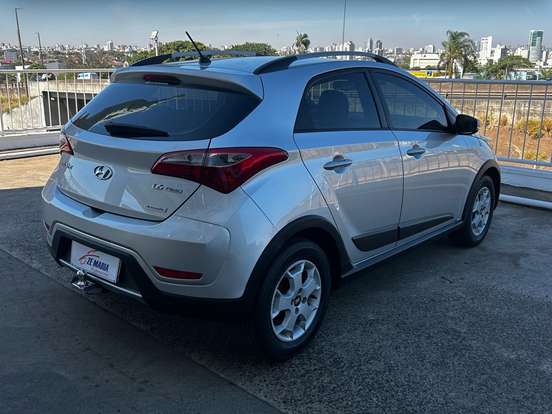 HYUNDAI-HB20X-1.6 16V PREMIUM FLEX 4P AUTOMÁTICO HYUNDAI-HB20X-2013