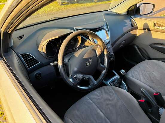 HYUNDAI-HB20S-1.6 PREMIUM 16V FLEX 4P MANUAL HYUNDAI-HB20S-2013