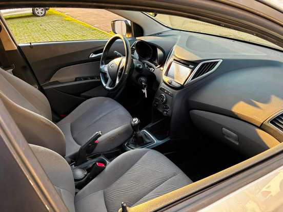 HYUNDAI-HB20S-2013