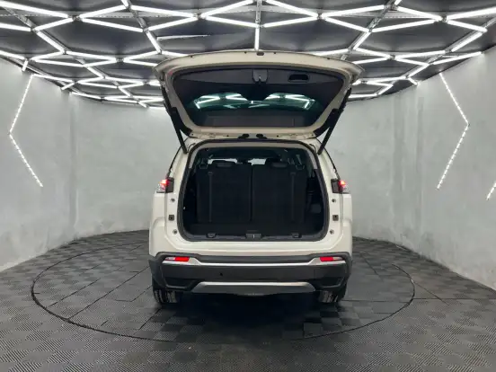 JEEP-COMMANDER-2023