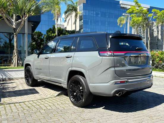 JEEP-COMMANDER-2.0 HURRICANE 4 TURBO FLEX BLACKHAWK AT9 JEEP-COMMANDER-2026