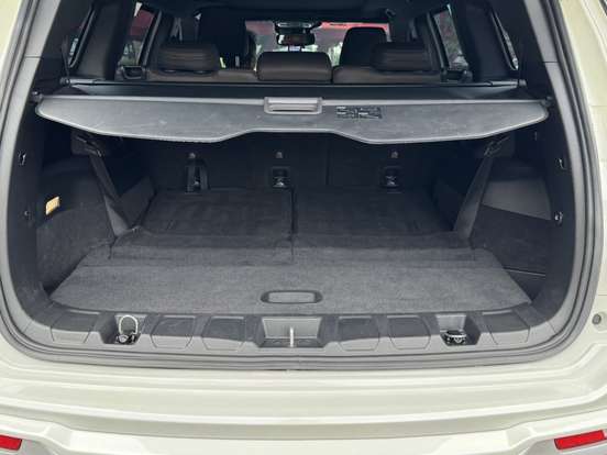JEEP-COMMANDER-2024