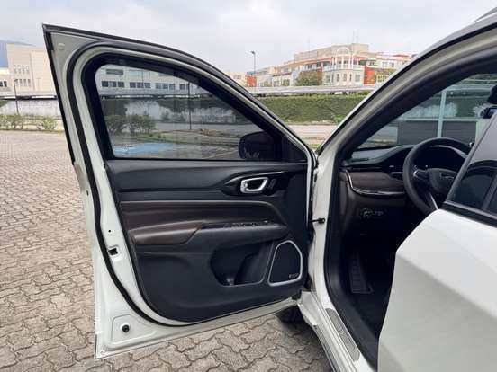 JEEP-COMMANDER-2024