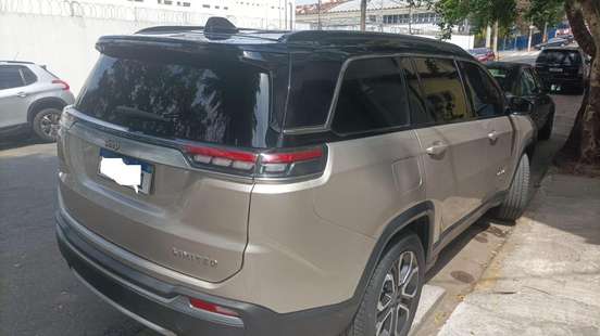 JEEP-COMMANDER-2023