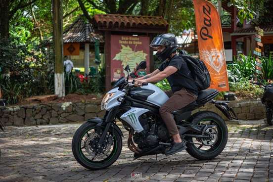KAWASAKI-ER-6N-2015