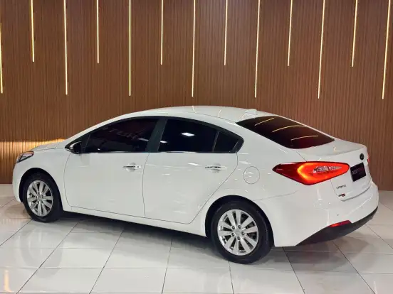 KIA-CERATO-1.6 SX 16V FLEX 4P AUTOMÁTICO KIA-CERATO-2013