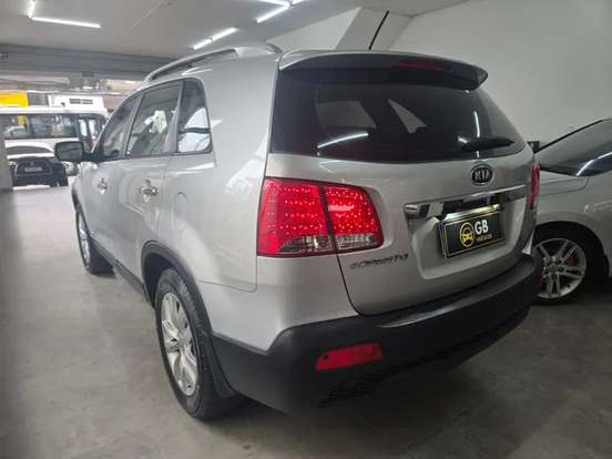 KIA-SORENTO-3.5 S.660 V6 4X4 24V GASOLINA 4P AUTOMÁTICO KIA-SORENTO-2012