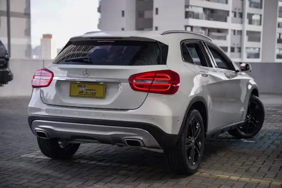 MERCEDES-BENZ-GLA 200-2017