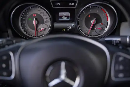 MERCEDES-BENZ-GLA 200-2017