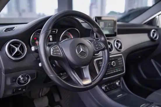 MERCEDES-BENZ-GLA 200-2017