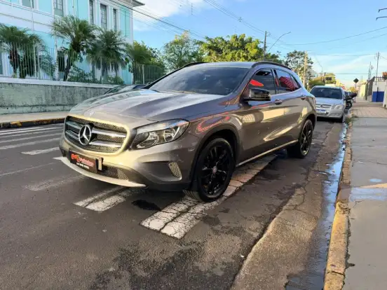 MERCEDES-BENZ-GLA 200-2016