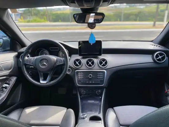 MERCEDES-BENZ-GLA 200-2016