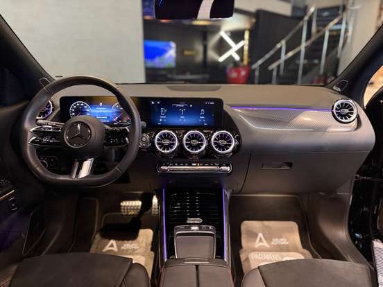 MERCEDES-BENZ-GLA 200-2025