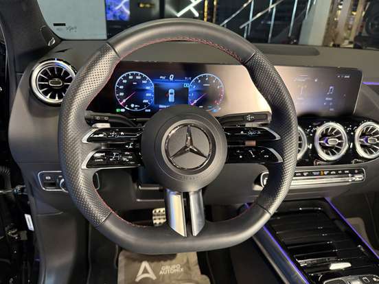 MERCEDES-BENZ-GLA 200-2025