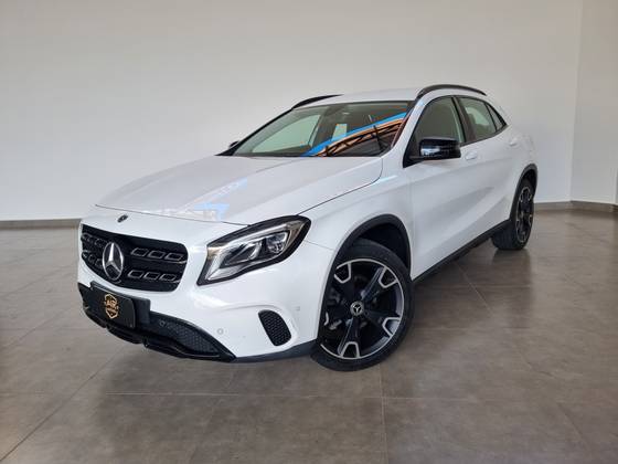 MERCEDES-BENZ GLA 200 1.6 CGI FLEX NIGHT 7G-DCT