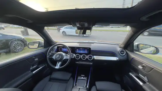 MERCEDES-BENZ-GLB 220-2025