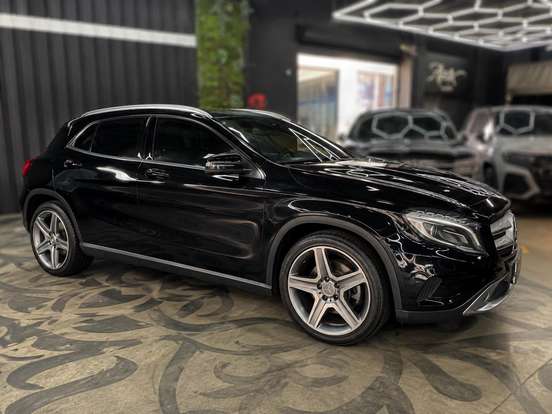 MERCEDES-BENZ-GLA 200-2016