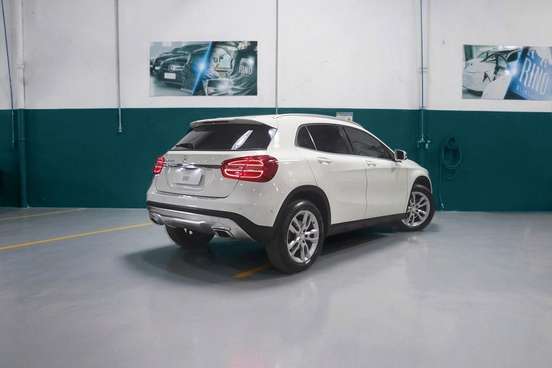 MERCEDES-BENZ-GLA 200-2015