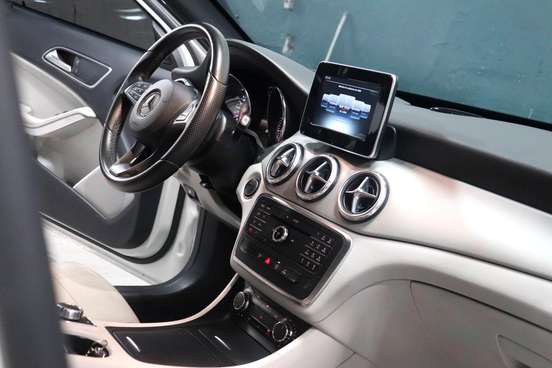 MERCEDES-BENZ-GLA 200-1.6 CGI ADVANCE 16V TURBO FLEX 4P AUTOMÁTICO MERCEDES-BENZ-GLA 200-2015
